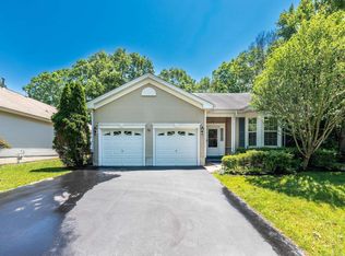 2 Derby Dr, Galloway, NJ 08205