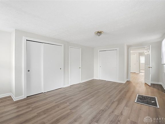 2nd image of 52 Rogge St