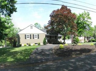 24 Forest Dr, Suffern, NY 10901