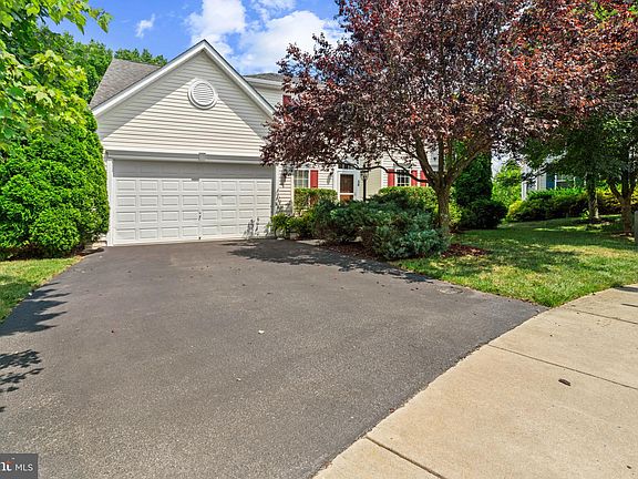 2nd image of 36 Jennifer Lynne Dr