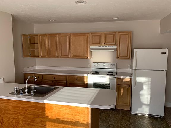 2nd image of 170 Washington St APT 1