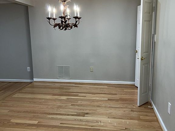4th image of 5807 Tudor Ln