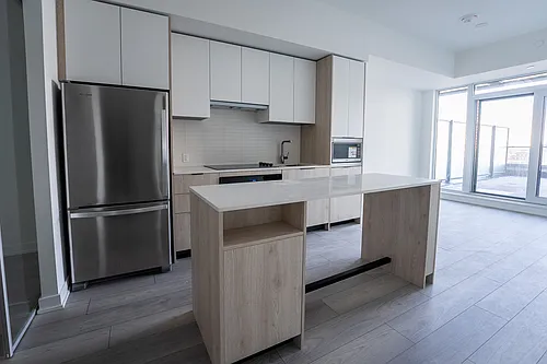 1007 The Queensway #609 Photo 1