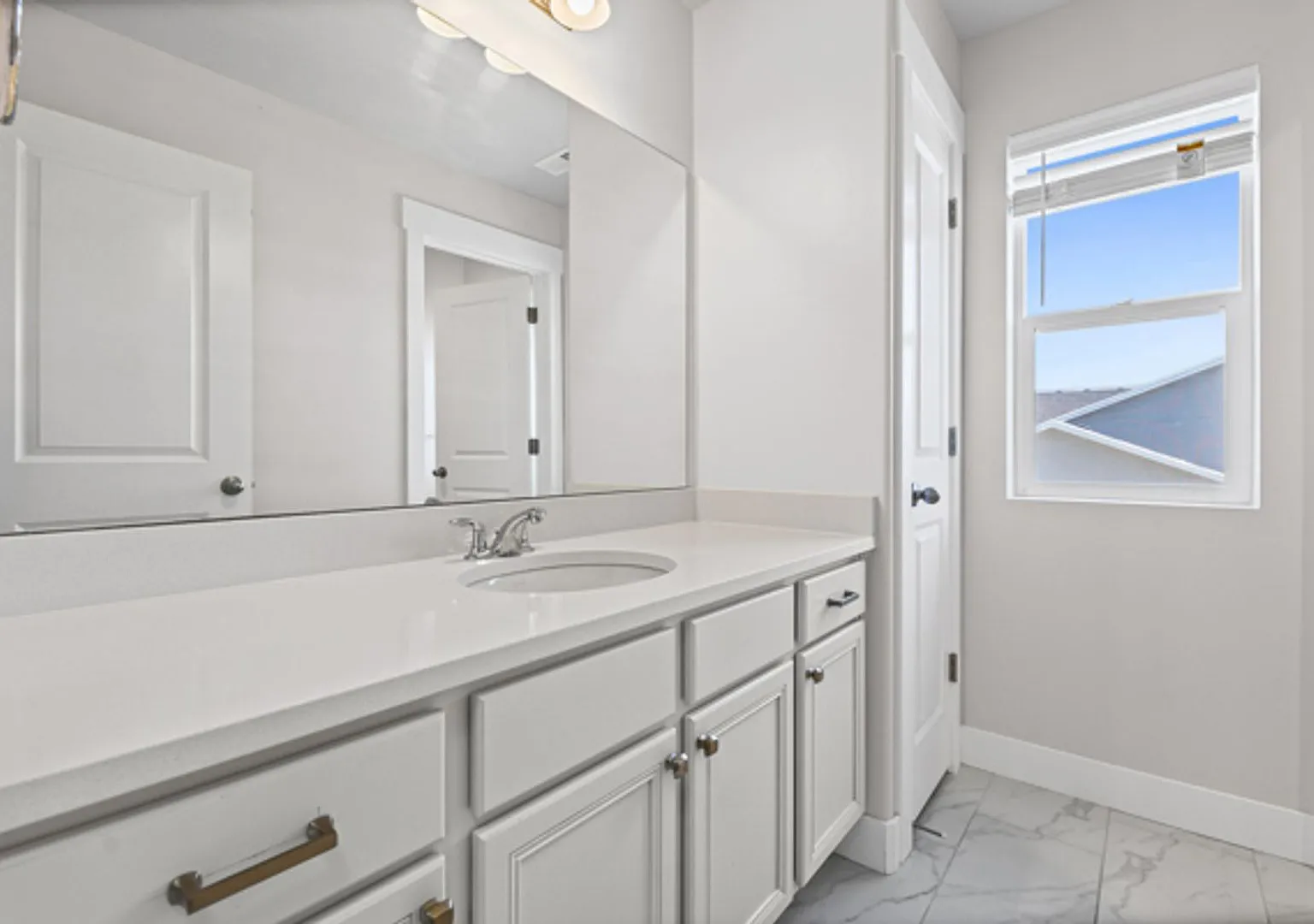 Large luxurious house with view of beautiful Utah Lake! — Photo 4