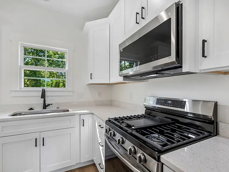 112 Rogers Ave — Photo 33