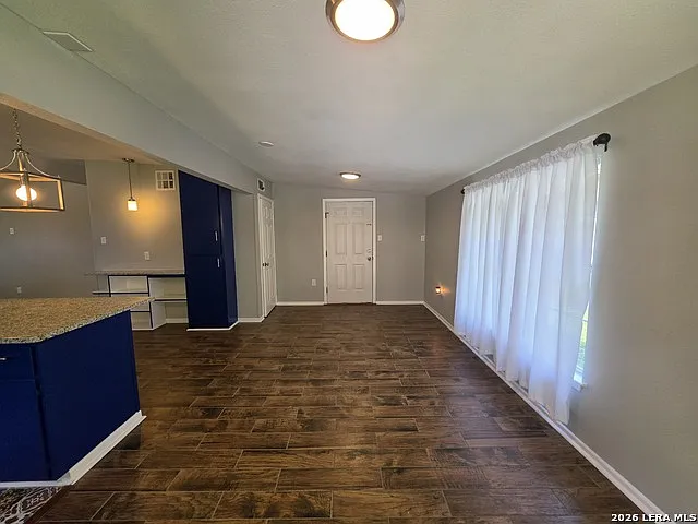 710 Karen Ln — Photo 3