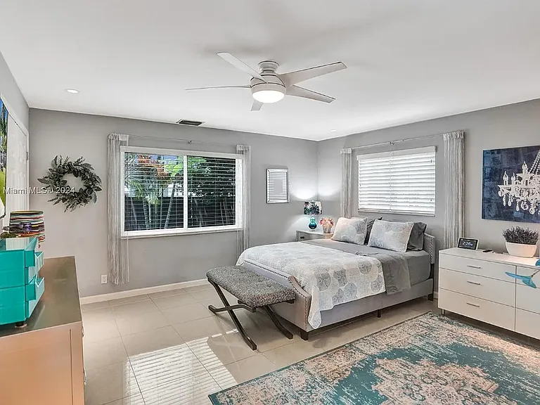 1001 NE 17th Ct — Photo 32