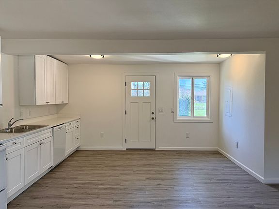 3rd image of 5015 NE 40th Ave Unit B