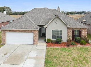 101 Meadowvale Dr, Carencro, LA 70520