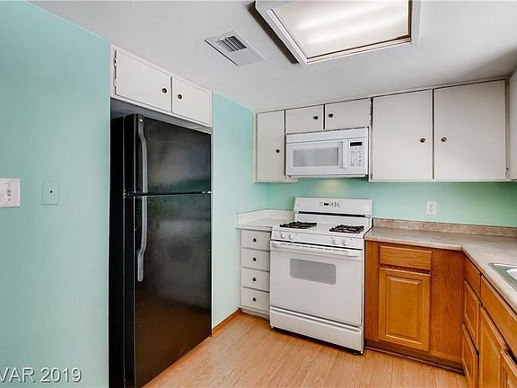 3rd image of 1400 Hialeah Dr APT B