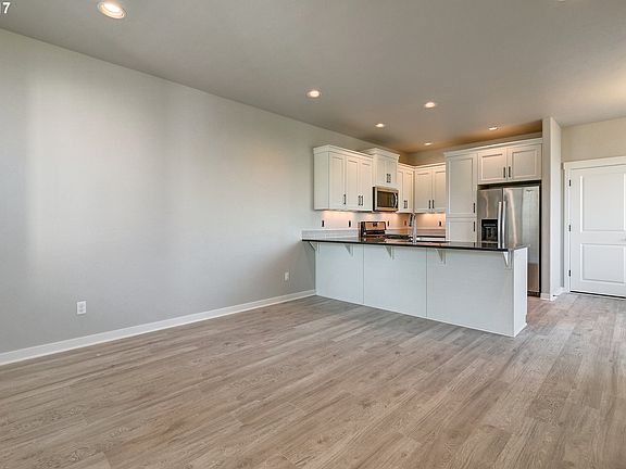 3rd image of 3567 SE Oakmeade Ave