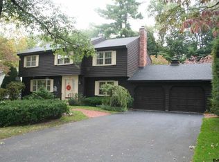 95 McGuffey Ln, Delmar, NY 12054