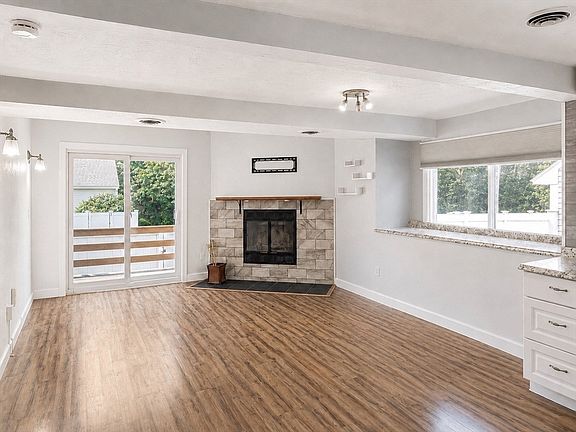 3rd image of 203 Lake St Unit 36