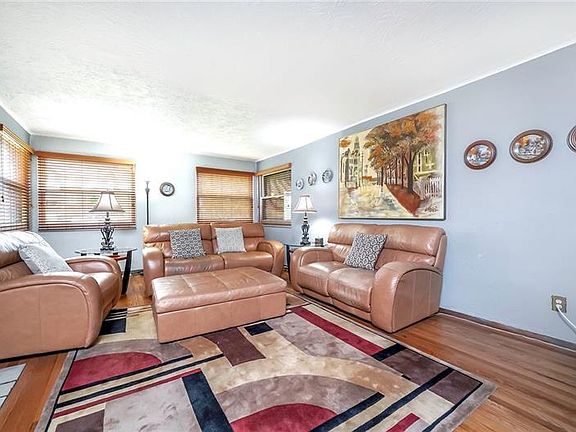 3rd image of 115 Roberta Dr