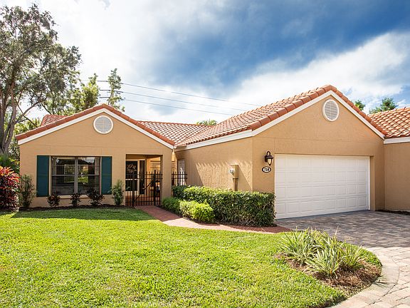 Front entrance & big garage