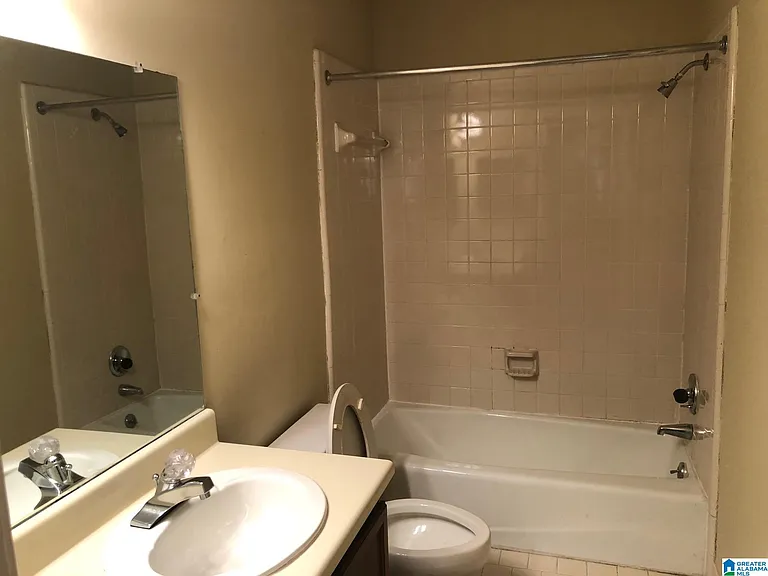 680 Idlewild Cir — Photo 7
