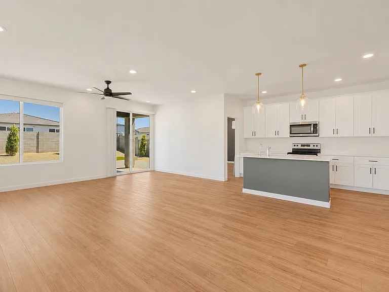 18128 W Soft Wind Dr — Photo 4