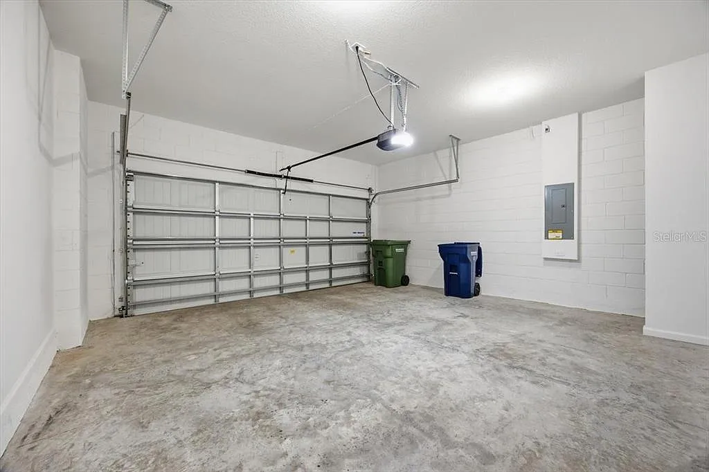 3 bed, 2.0 bath, 1626 sqft, $2,050 — Photo 4