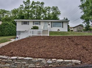 515 3rd St, Peckville, PA 18452
