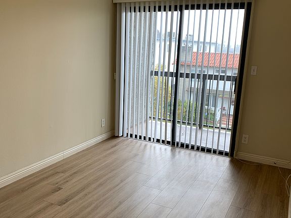 5th image of 519 Palm Dr APT 16
