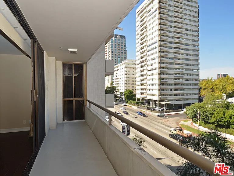 10660 Wilshire Blvd #705 — Photo 16