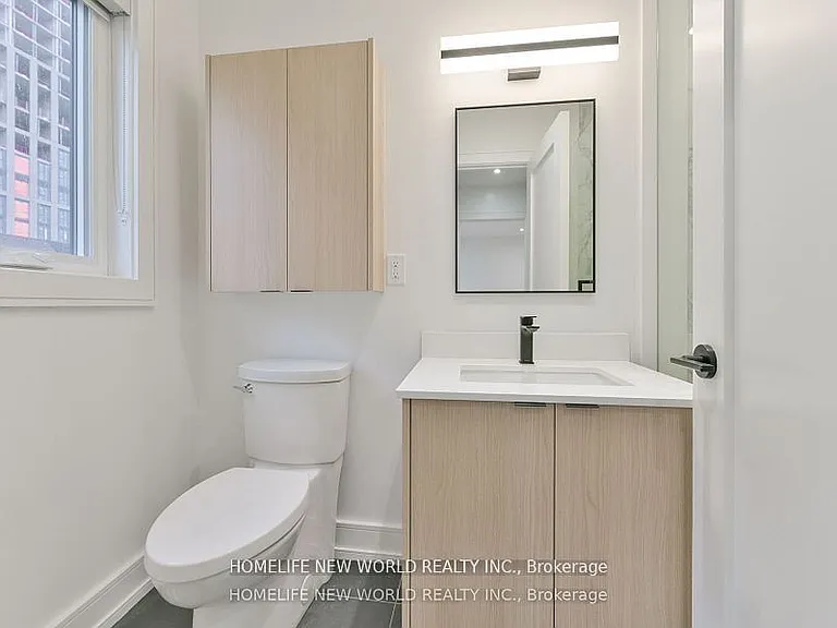 995 Dufferin St #LANEWAY — Photo 18