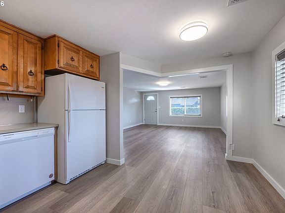 4th image of 672 51st St