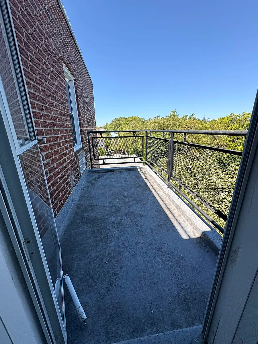 Building Photo - 16420 Highland Ave #9M