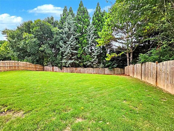 3rd image of 219 Elmbrook Ln