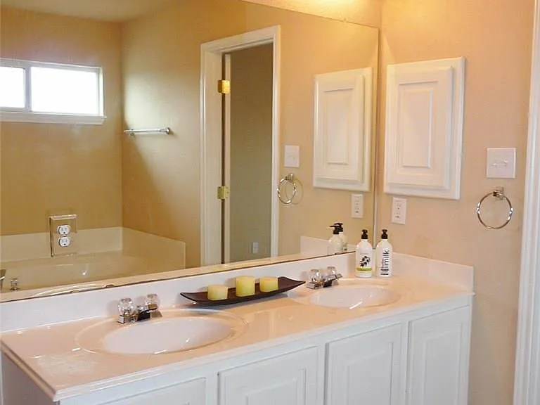 2716 Costa Azul Cv — Photo 23