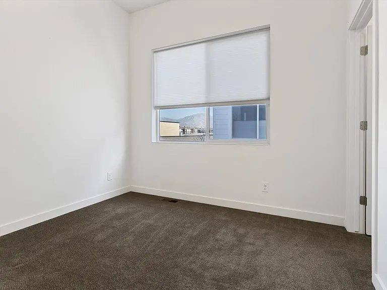 238 W Paramount Ave — Photo 16