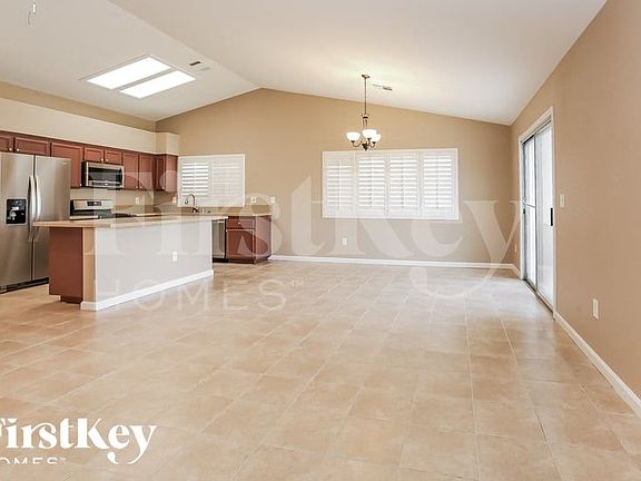 3rd image of 1118 Sport Of Kings Ave