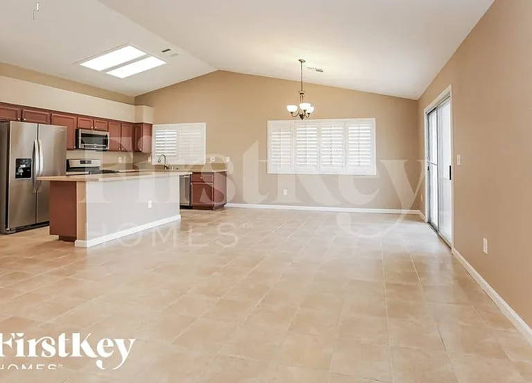 1118 Sport Of Kings Ave — Photo 3
