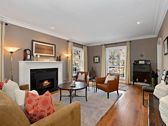 4th image of 2111 Greenwood Ave
