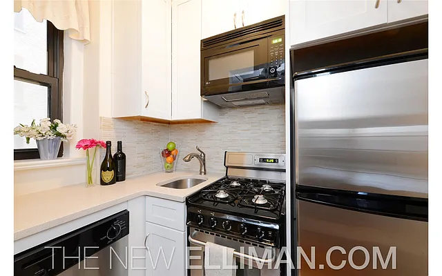 Sold by Douglas Elliman | media 15