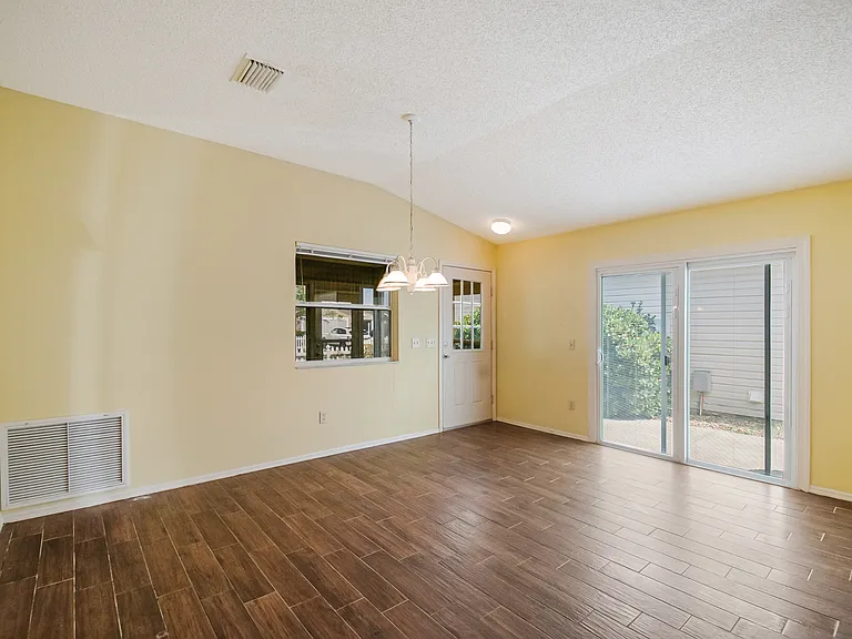 2454 Southern Oak St — Photo 9