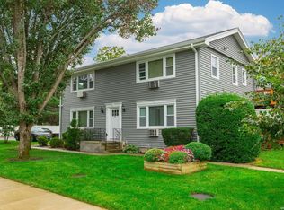 10 Mallard Ln APT 2B, Islip, NY 11751