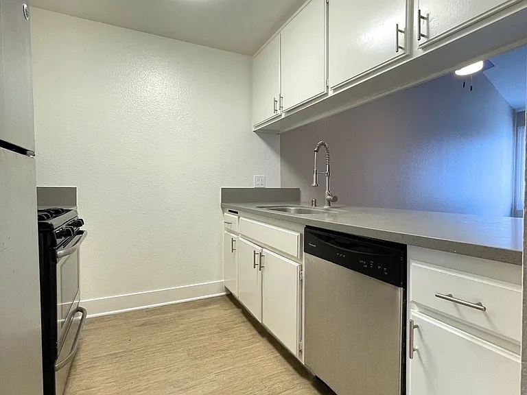 1207 Rose Ave #7 — Photo 9