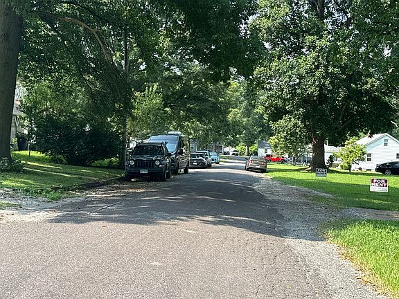 4th image of 1722 E Belle Ave