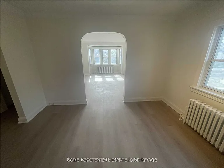 1083 Avenue Rd #4 — Photo 12
