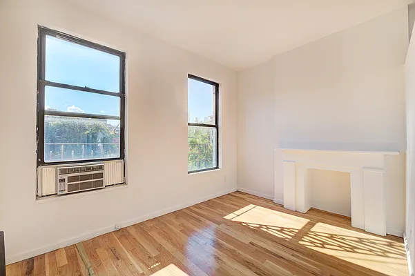 Rented by REAL New York | media 21