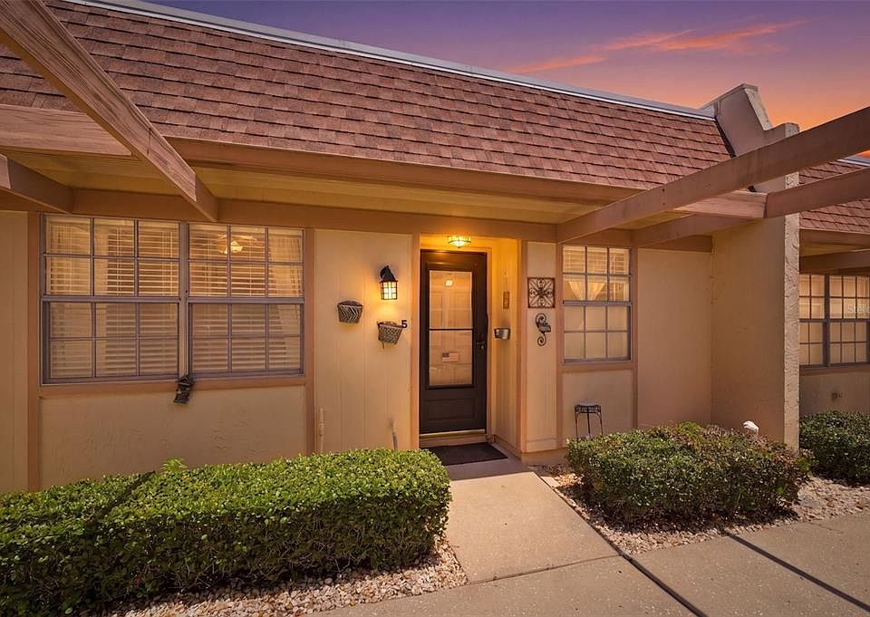 1st image of 11210 Carriage Hill Dr APT 5