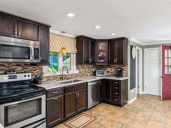 5th image of 5 Marywood Ln