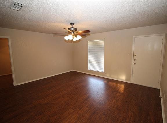 3rd image of 736 SW Southridge Dr
