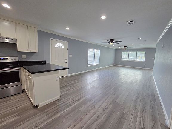 5th image of 718 Lozano St