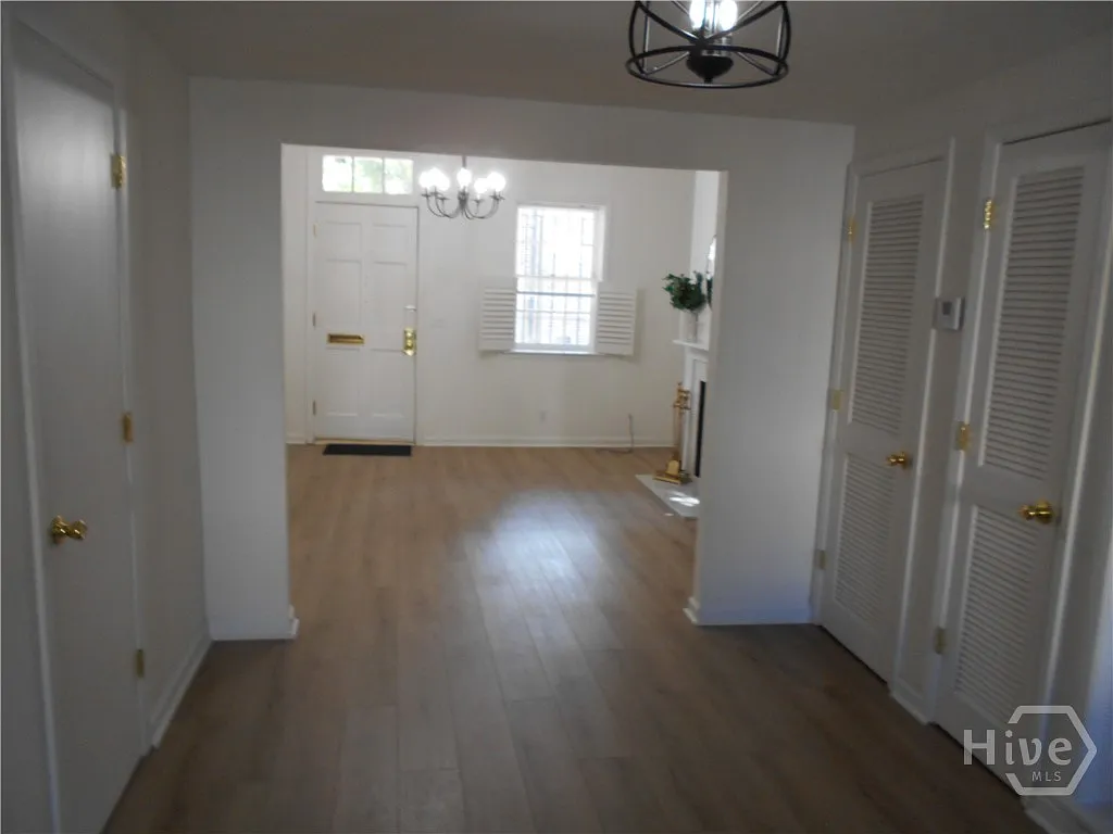 2 bed, 1.5 bath, 1044 sqft, $2,600 — Photo 2