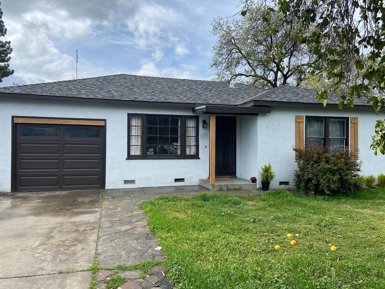 1209 N Giddings St, Visalia, CA 93291 Zillow