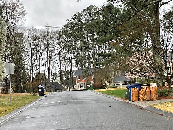 5th image of 5038 Kings Wood Dr NE