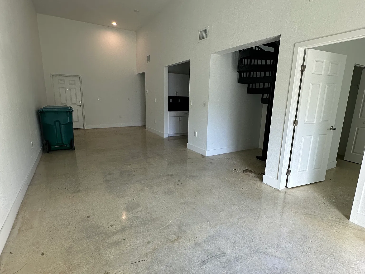 4 bed, 1867 sqft, $2,600 — Photo 2