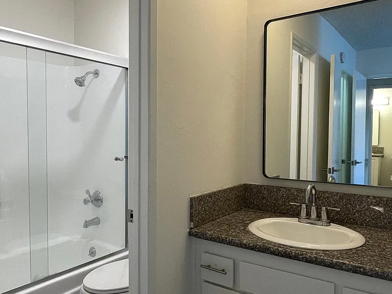 Split level master bath with external sink area (privacy wall on right side).
--
*Floor plans are digital renderings. All dimensions are approximate. Actual product and specifications may vary in dimension or detail. Not all features are available in ever
